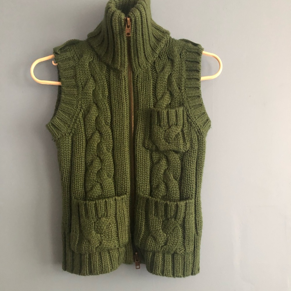 Knit vest olive size small